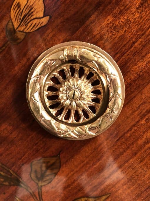 French Transformation commode- fitting- styylish