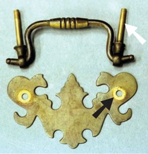 antique-hardware-example-of-discoloration-caused-by-age-in-a-genuine-antique-pull
