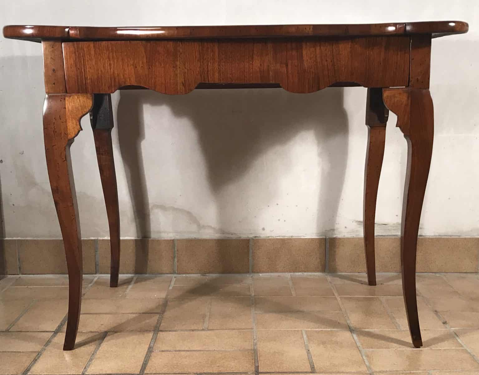 Pair of Console Tables, Italy 18th century, Walnut -styylish