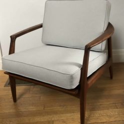 Mid century modern lounge chair- three quarter view- styylish