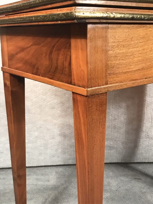 Biedermeier card table- walnut veneer, left front corner- styylish