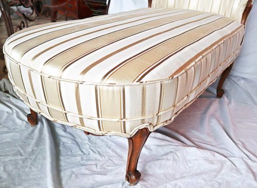 Chaise longue- view of the stripped fabric and the right foot- styylish
