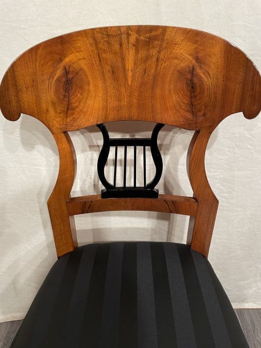 Biedermeier Walnut chair- detail of the backrest- styylish
