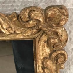 Baroque Gilt wood mirror- detail of the right upper corner- Styylish