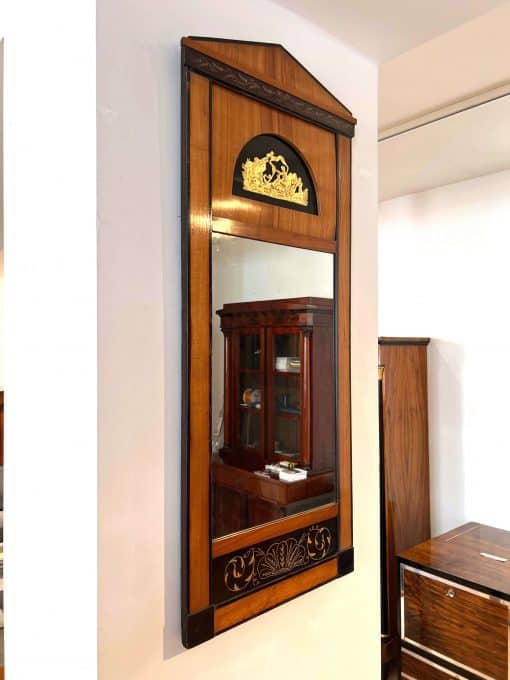 Biedermeier cherry mirror- view of the mirror in situ from the left - Styylish