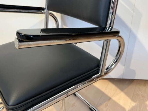 Bauhaus Cantilever Armchair - Armrest Detail - Styylish