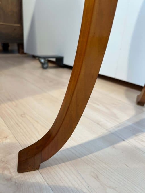 Round Biedermeier Side Table - Foot Close-Up - Styylish