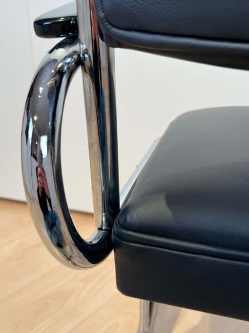 Bauhaus Cantilever Armchair - Armrest Frame Detail - Styylish
