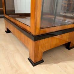 Biedermeier Vitrine - Leg Detail - Styylish