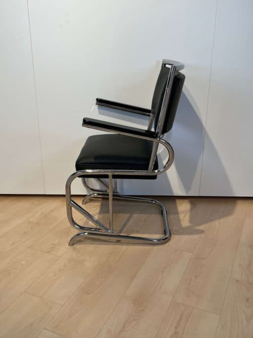 Bauhaus Cantilever Armchair - Side Profile - Styylish