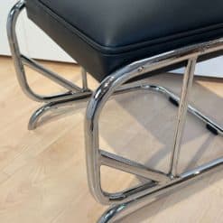 Bauhaus Cantilever Armchair - Cushion Detail - Styylish