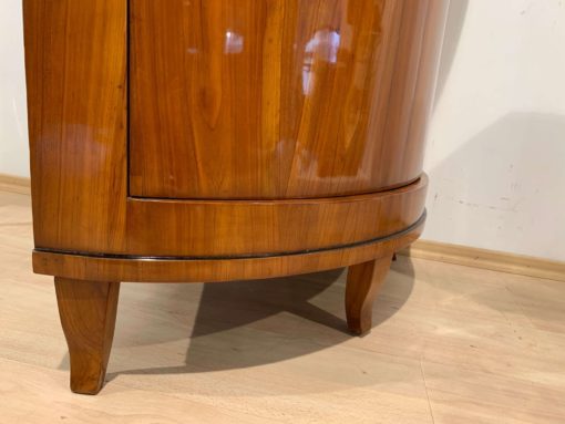 Large Biedermeier Corner Cabinet - Feet Detail - Styylish