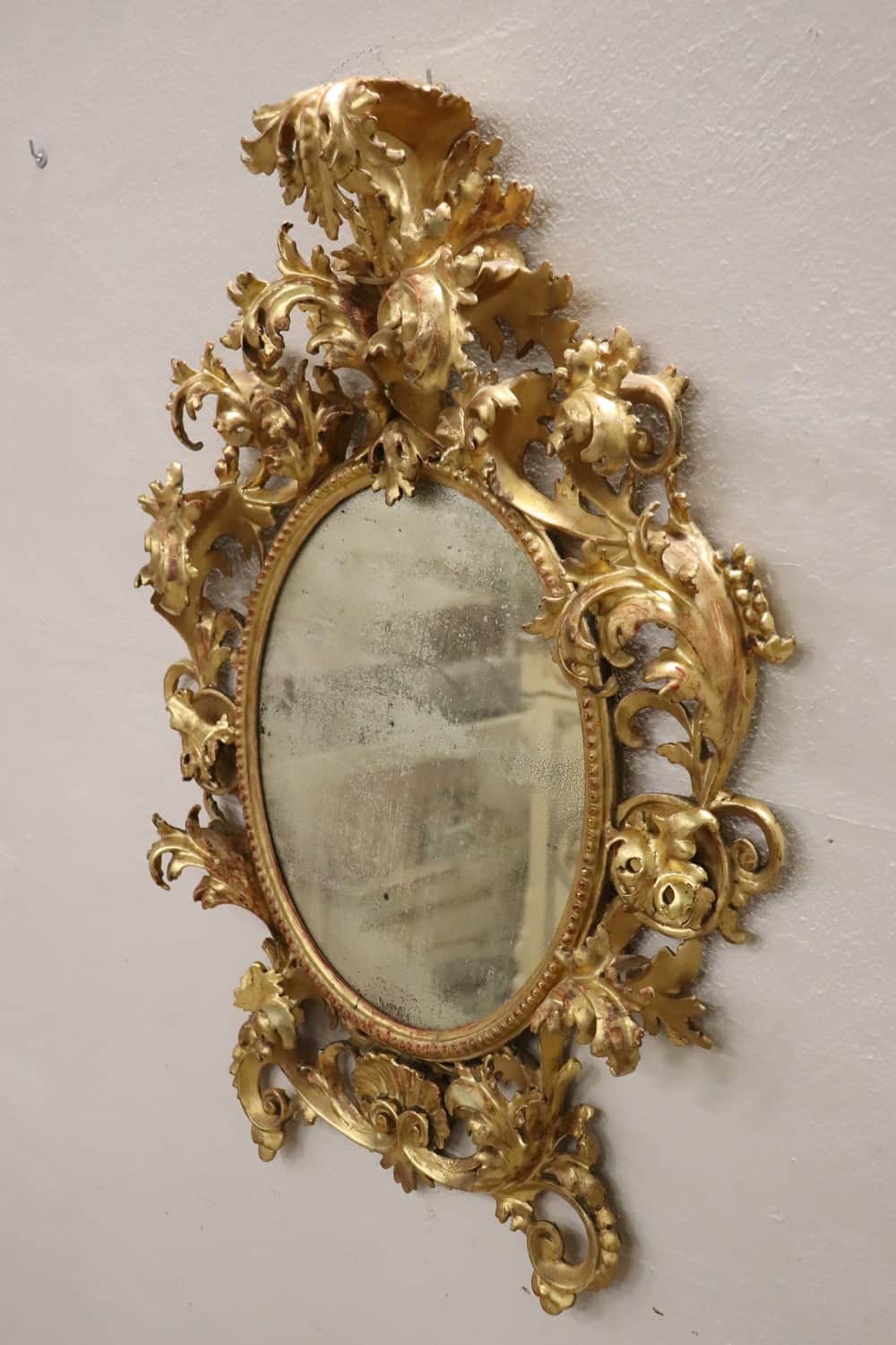 GILDED WOOD MIRROR IN CIRCULAR SHAPE WITH CARVED DECORAT…