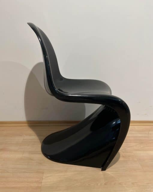 Space Age Cantilever Chair - Side - Styylish
