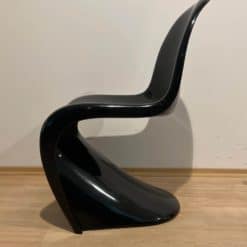Space Age Cantilever Chair - Side Perspective - Styylish