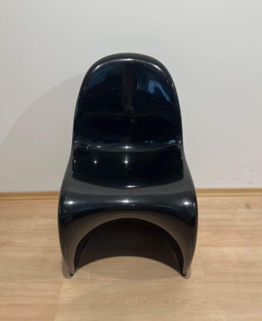 Space Age Cantilever Chair - Front View - Styylish