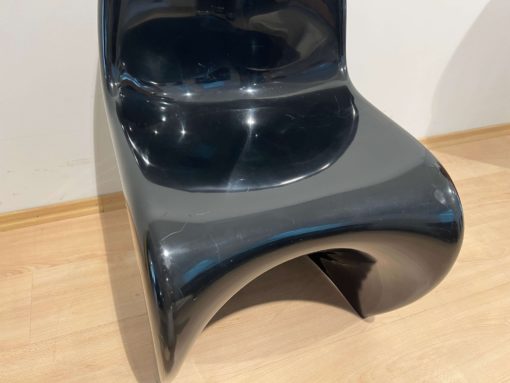 Space Age Cantilever Chair - Seat Detail - Styylish
