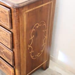 Italian Louis XIV period chest of drawers - Right Side Edge - Styylish