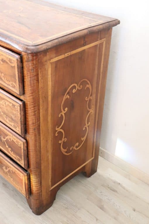 Italian Louis XIV period chest of drawers - Right Side Edge - Styylish