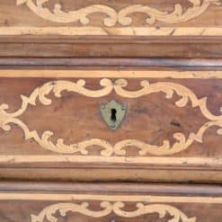 Italian Louis XIV period chest of drawers - Keyhole - Styylish