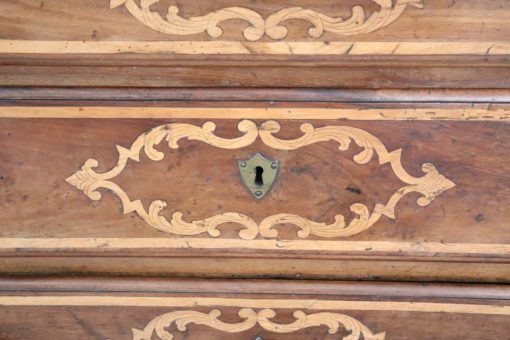 Italian Louis XIV period chest of drawers - Keyhole - Styylish