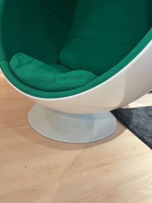 Ball Chair by Eero Aarnio - Edge and Base Detail - Styylish