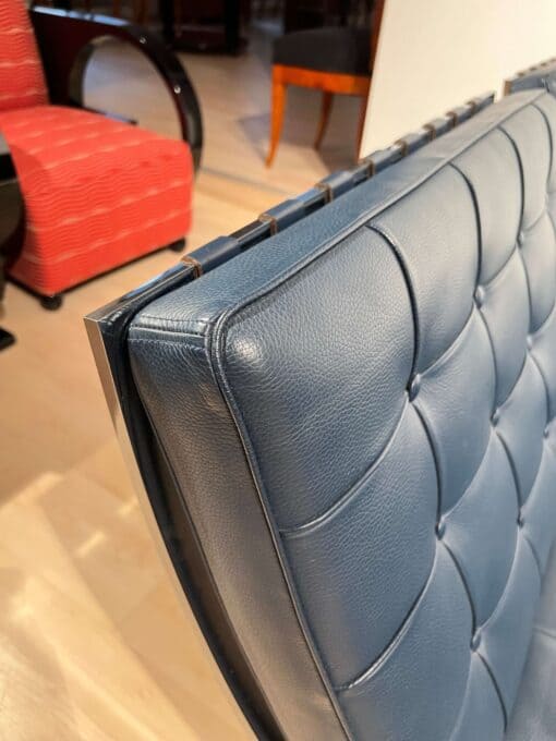 Barcelona Lounge chairs- detail of the leather - Styylish