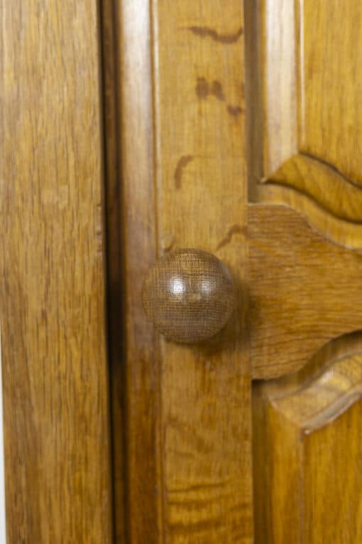 Guillerme and Chambron Wardrobe - Handle Detail - Styylish