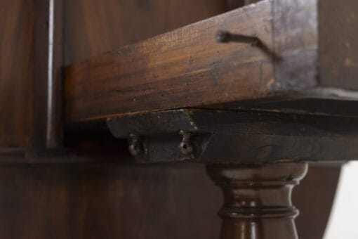Mahogany Dining Table - Small Details - Styylish