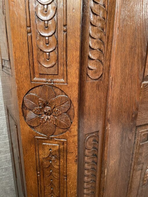 Neoclassical Armoire - Detail - Styylish