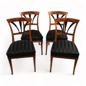 Set of Four Biedermeier Walnut Chairs, South German 1825