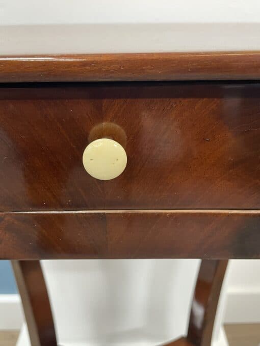 Biedermeier Side Table- detail with the knob - Styylish