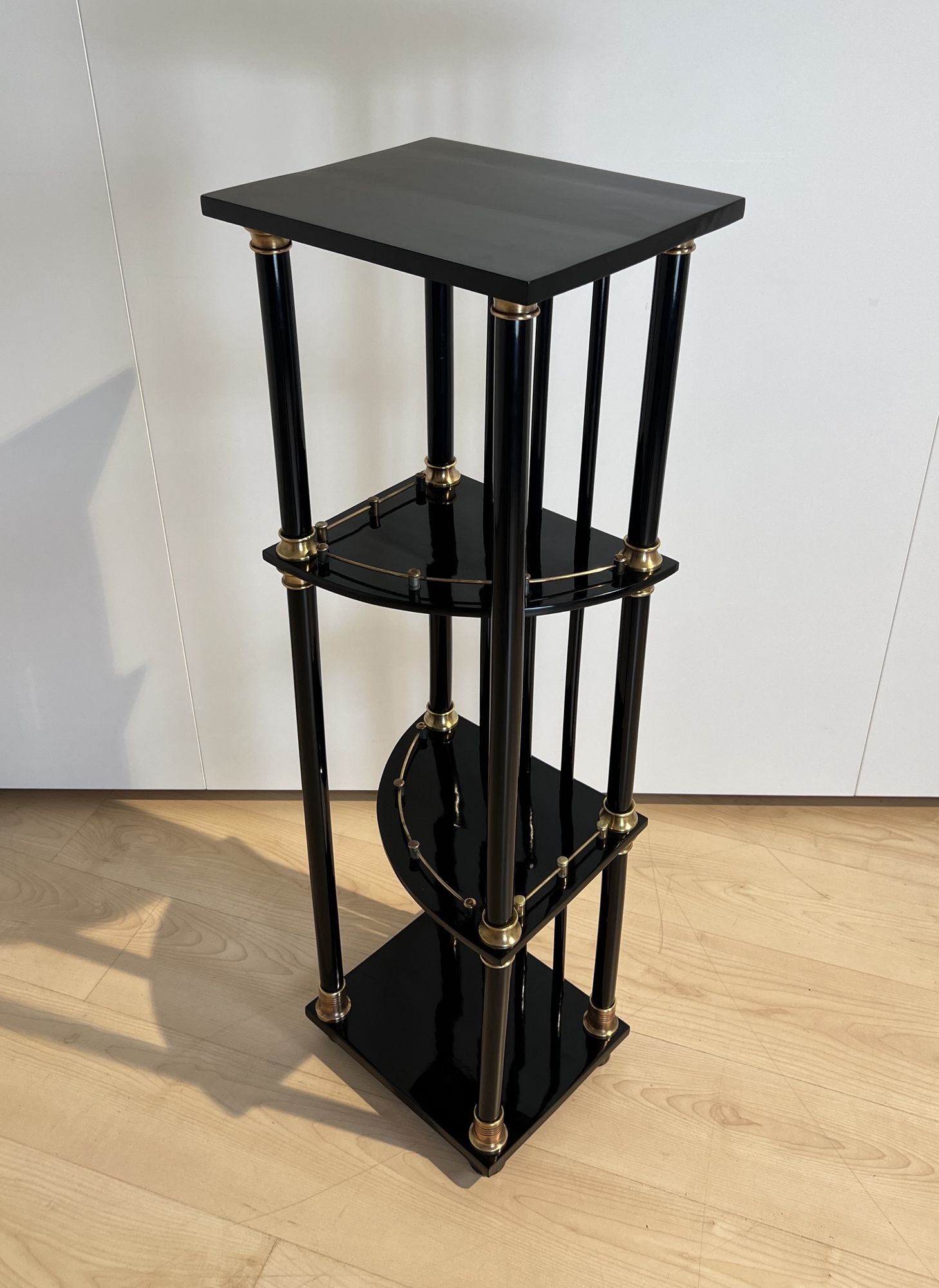 Art Nouveau / Jugendstil Etagere - Three-quarters - Styylish