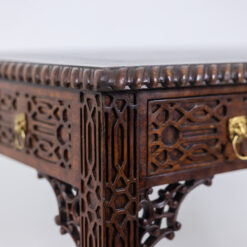 Chippendale-style mahogany table - Corner Profile - Styylish