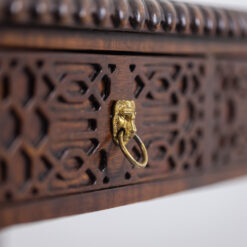 Chippendale-style mahogany table - Lion Detail - Styylish