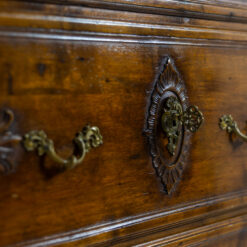 Venetian Louis XV Chest - Keyhole Detail - Styylish