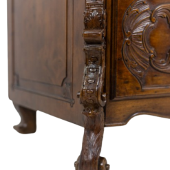 Venetian Louis XV Chest - Foot Detail - Styylish