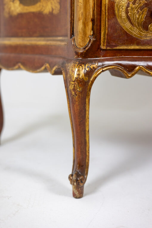 Venetian Louis XV Style Chest - Feet Detail - Styylish