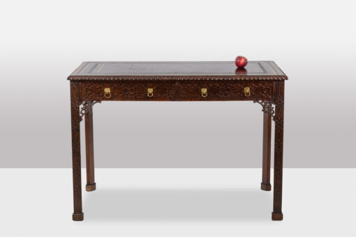 Chippendale-style mahogany table - Staged - Styylish