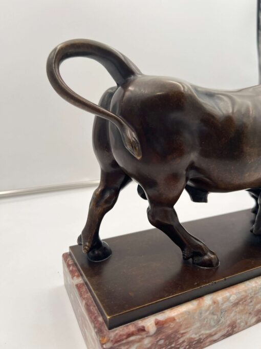 Art Deco Bull Sculpture - Tail Detail - Styylish