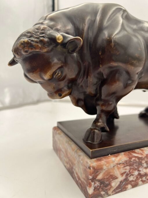 Art Deco Bull Sculpture - Face Detail - Styylish