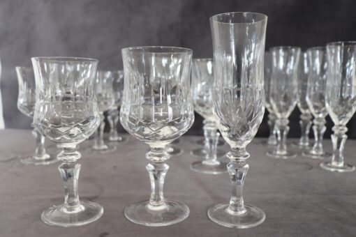 Set of 18 Elegant Crystal Glasses - Size Difference - Styylish