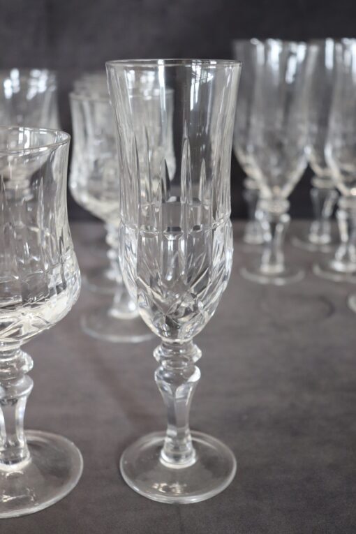 Set of 18 Elegant Crystal Glasses - Exterior - Styylish