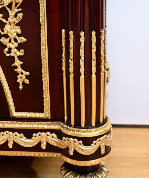 Marie-Antoinette Chest of Drawers - Middle Column Detail - Styylish