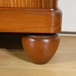 Small Blond Mahogany Bookcase - Feet Detail - Styylish