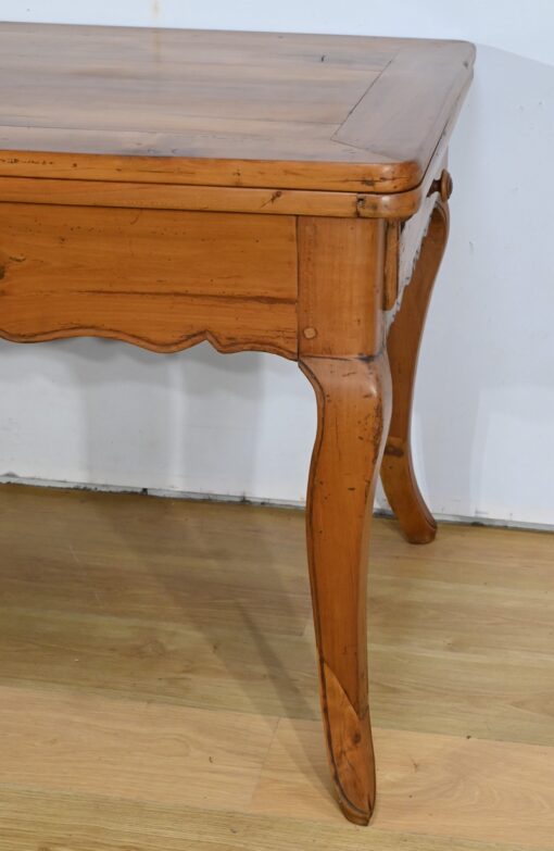 Extendable Farmhouse Table - Curved Leg Detail - Styylish