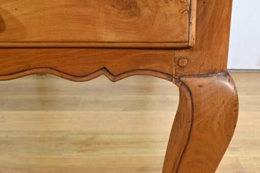 Extendable Farmhouse Table - Curved Details - Styylish