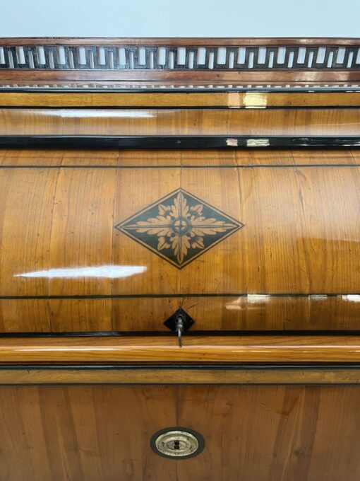 Biedermeier Roll-Top Desk - Inlay Detail - Styylish