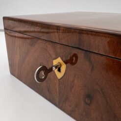 Biedermeier Box Walnut Horn - Key Detail - Styylish