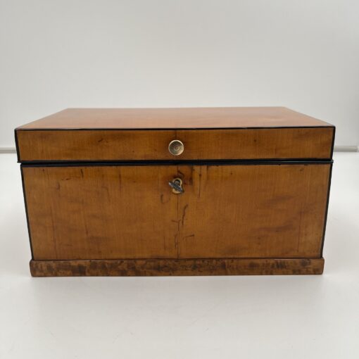 Biedermeier Box Birch Brass - Front Face - Styylish